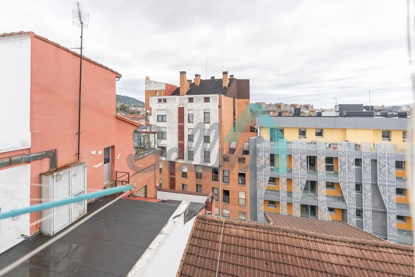 Außenansicht von Wohnung zur Miete in Oviedo  mit Heizung, Parkett und Möbliert