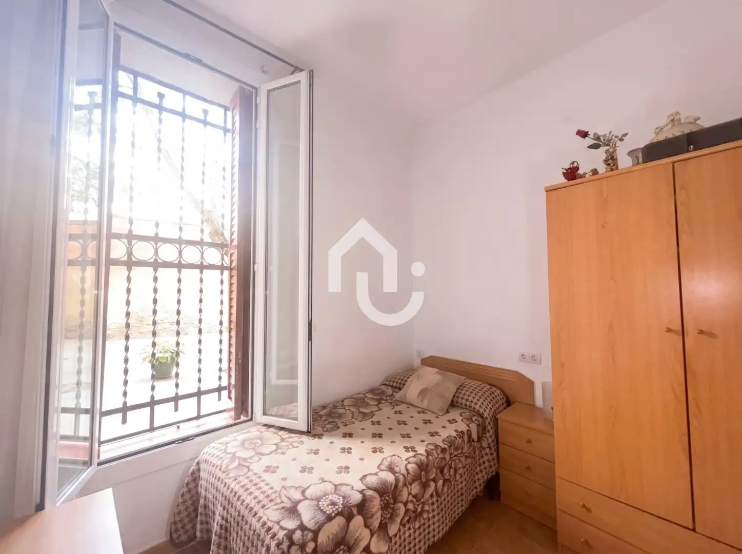 Schlafzimmer von Erdgeschoss zum Verkauf in Barcelona mit Abstellraum