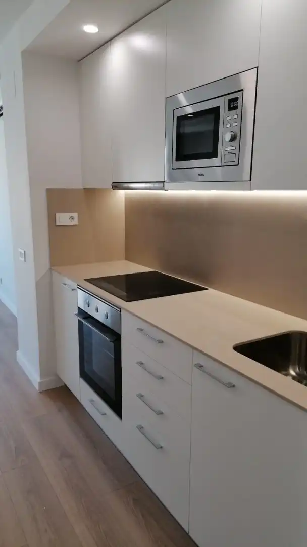 Cuina de Pis de lloguer en Mataró amb Aire condicionat i Calefacció