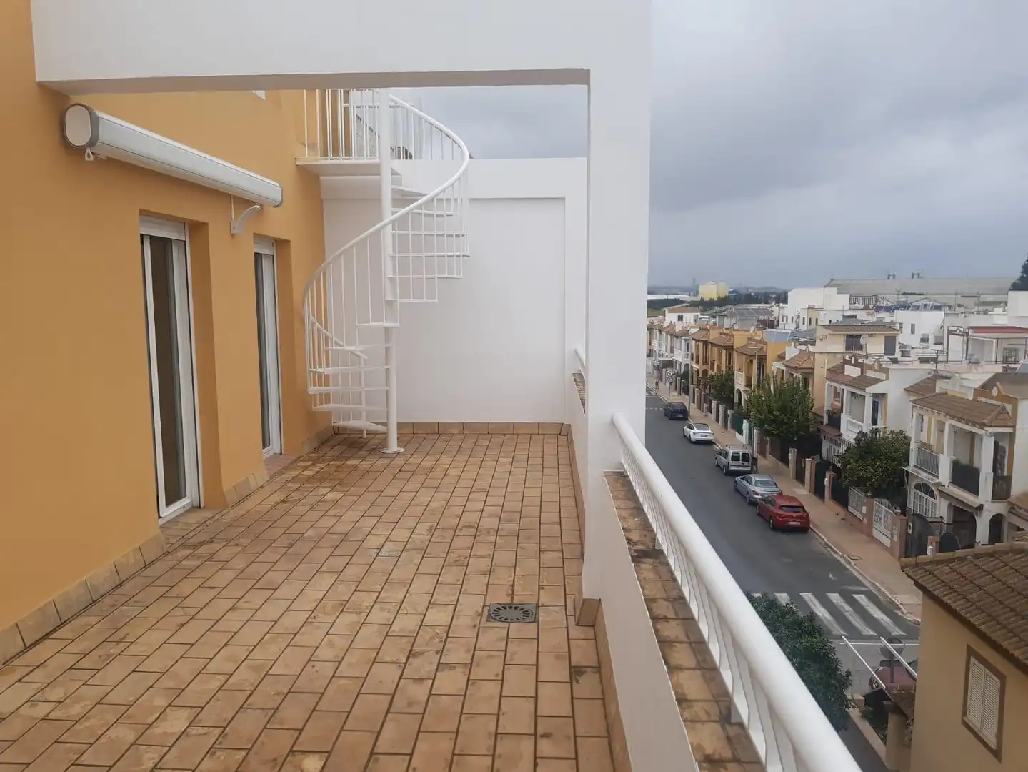 Terraza de Ático en venta en Dos Hermanas con Aire acondicionado, Terraza y Alarma