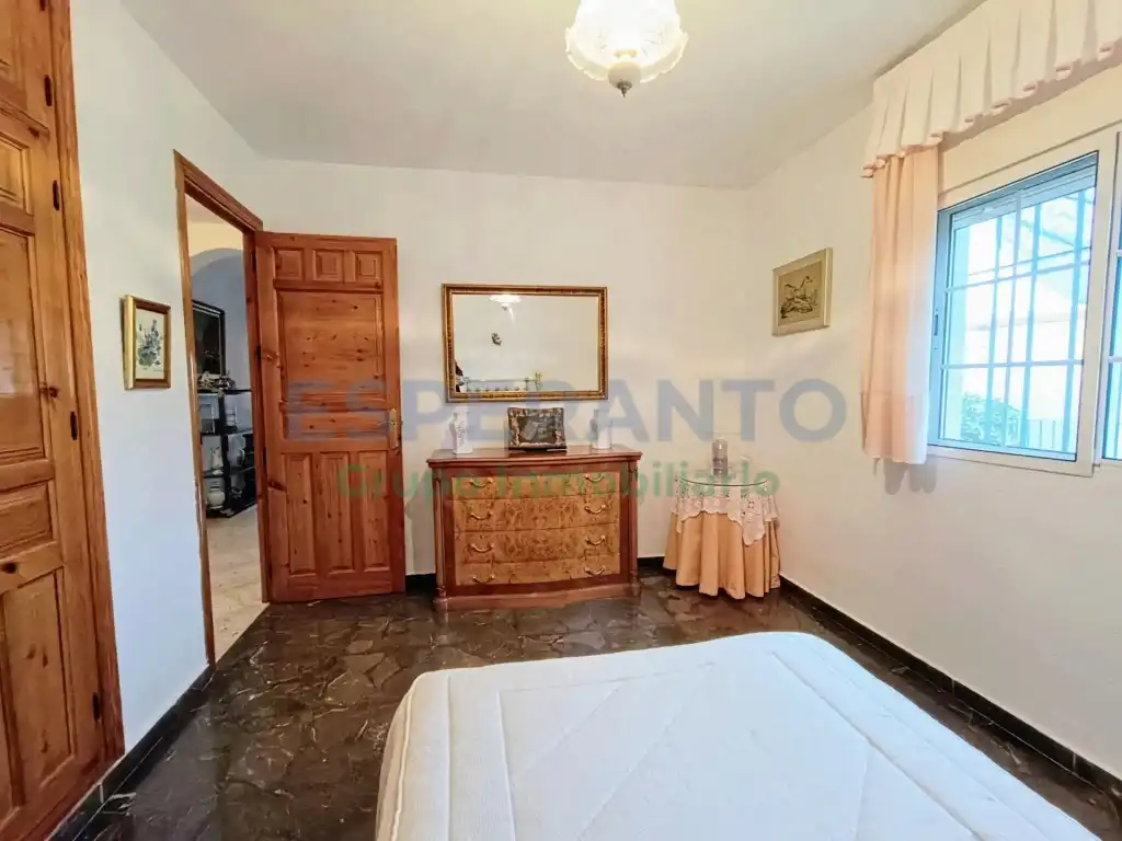 Dormitori de Finca rústica en venda en Vélez-Málaga amb Aire condicionat, Jardí privat i Traster