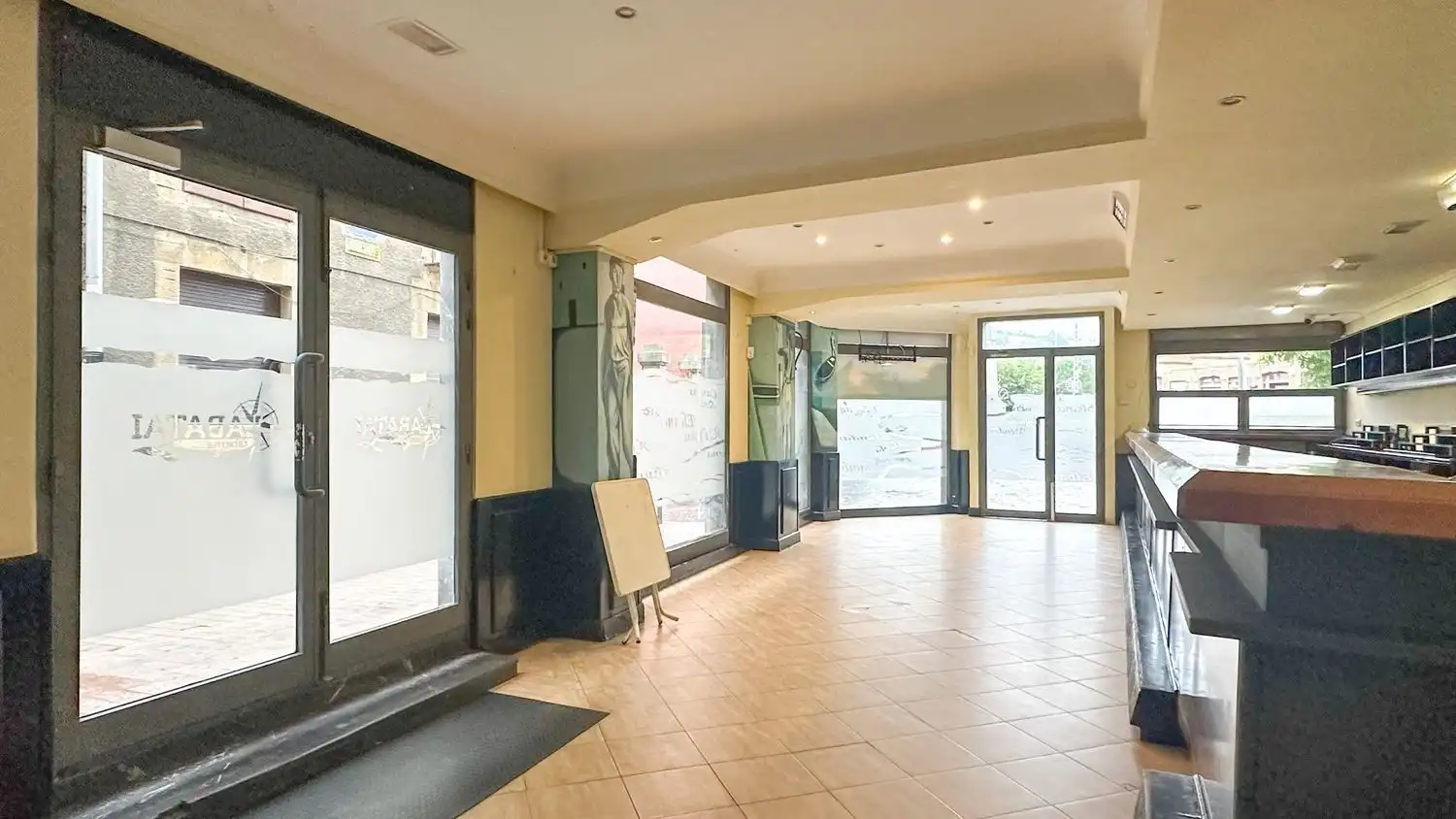 Commercial properties for sale in Deba  with Air Conditioner