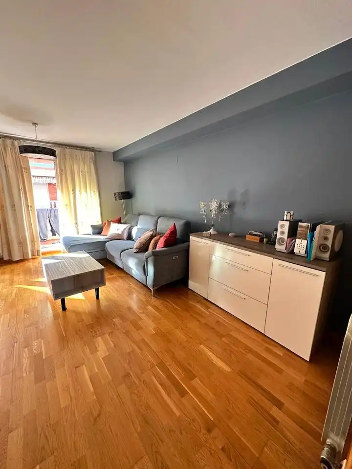 Sala d'estar de Casa o xalet en venda en Zaragoza amb Aire condicionat, Calefacció i Jardí privat