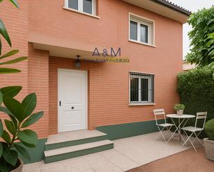 Exterior view of Single-family semi-detached for sale in Cigales  with Heating