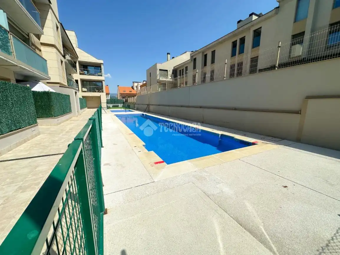 Piscina de Pis en venda en Collado Villalba amb Aire condicionat, Calefacció i Terrassa