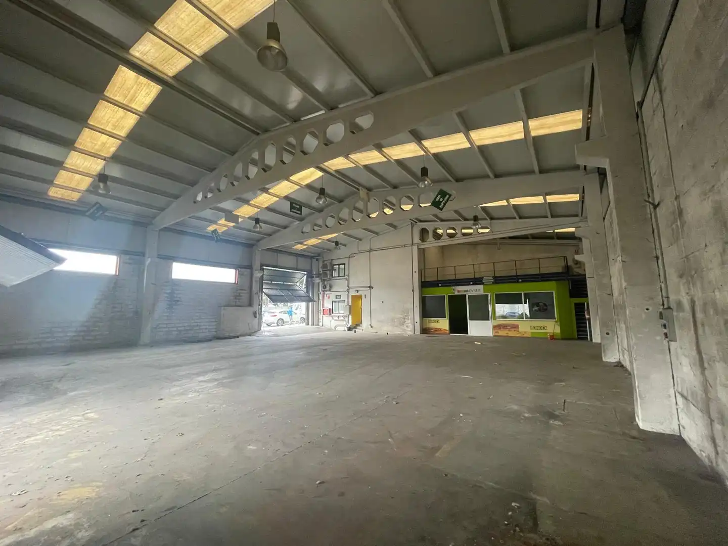 Nau industrial en venda a A Malata - Catabois - Ciudad Jardín