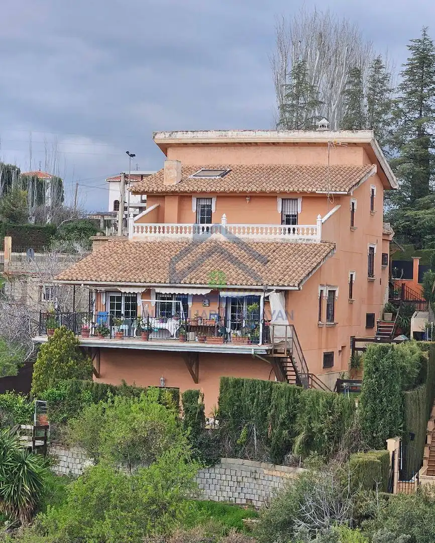 Chalet con terraza en venta en Gójar, imagen 2