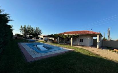 Piscina de Finca rústica en venda en Zamora Capital  amb Piscina