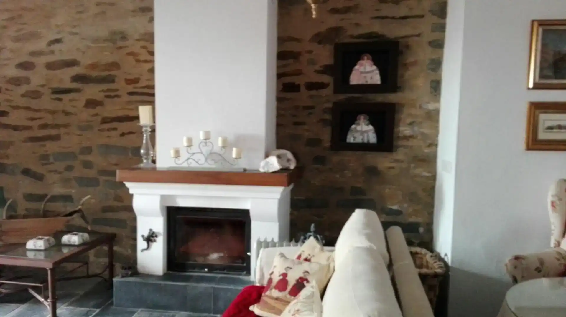 Sala d'estar de Casa adosada en venda en Alcántara amb Aire condicionat, Moblat i Forn