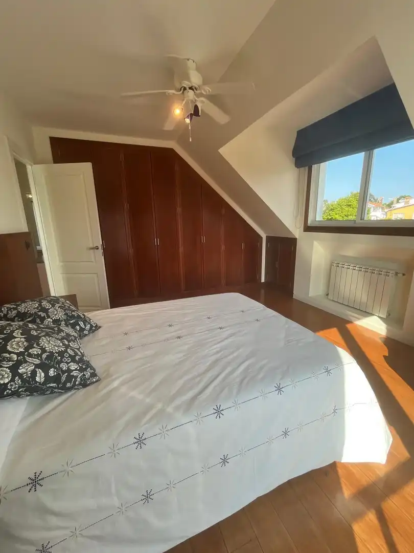 Dormitori de Casa o xalet en venda en Oleiros amb Calefacció, Jardí privat i Terrassa