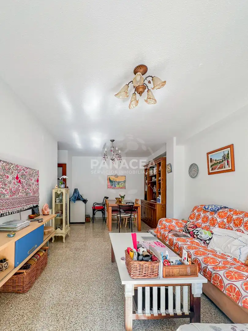 Living room of Flat for sale in Granada  with Terrace, Furnished and Oven