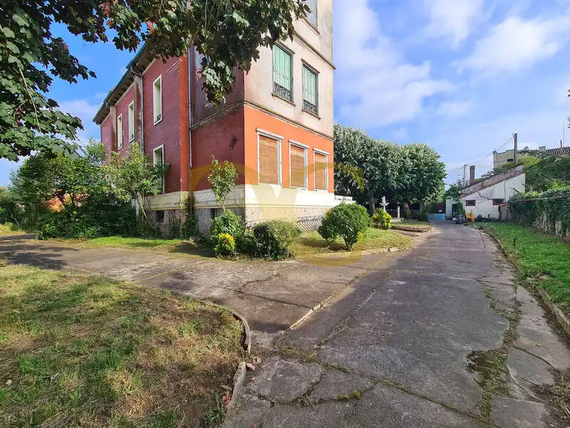 Vista exterior de Casa o xalet en venda en Gijón  amb Jardí privat, Terrassa i Traster