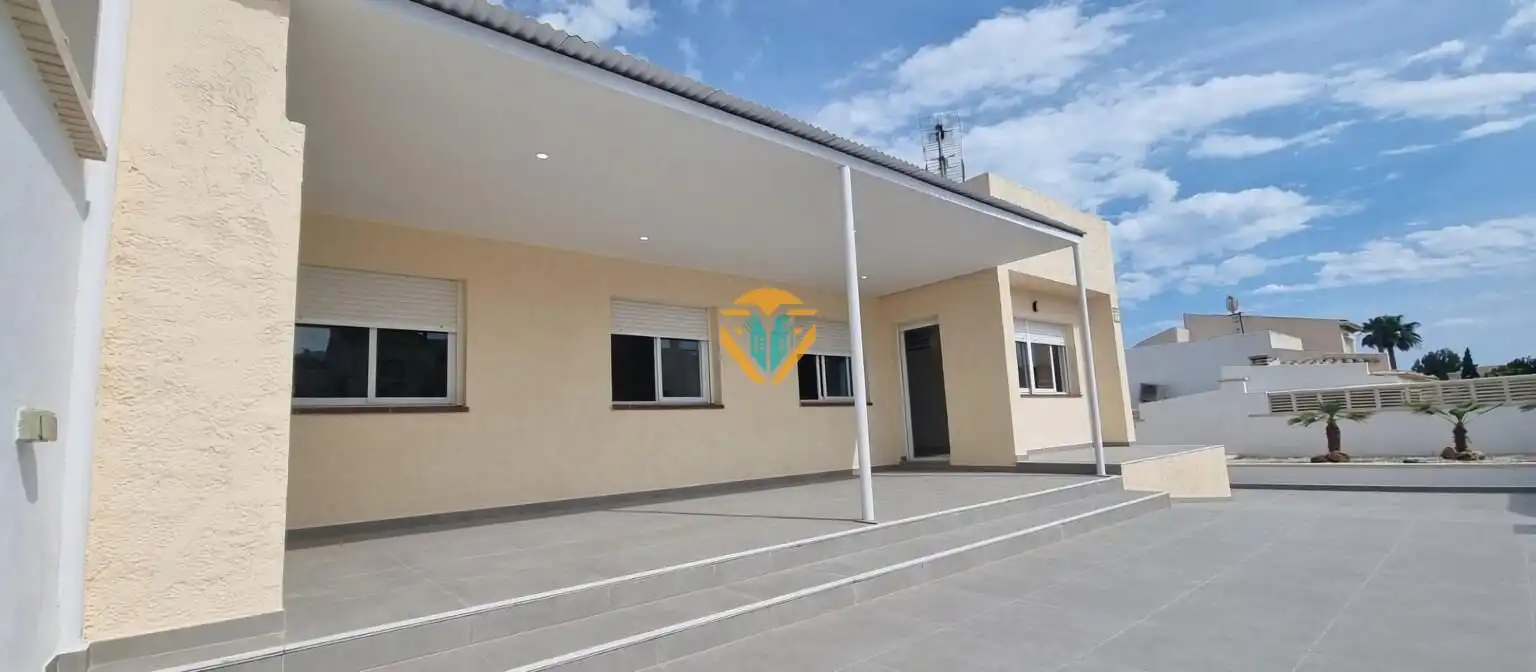 Casa aparellada amb piscina en venda a El Tossal - Bello Horizonte, imagen 34