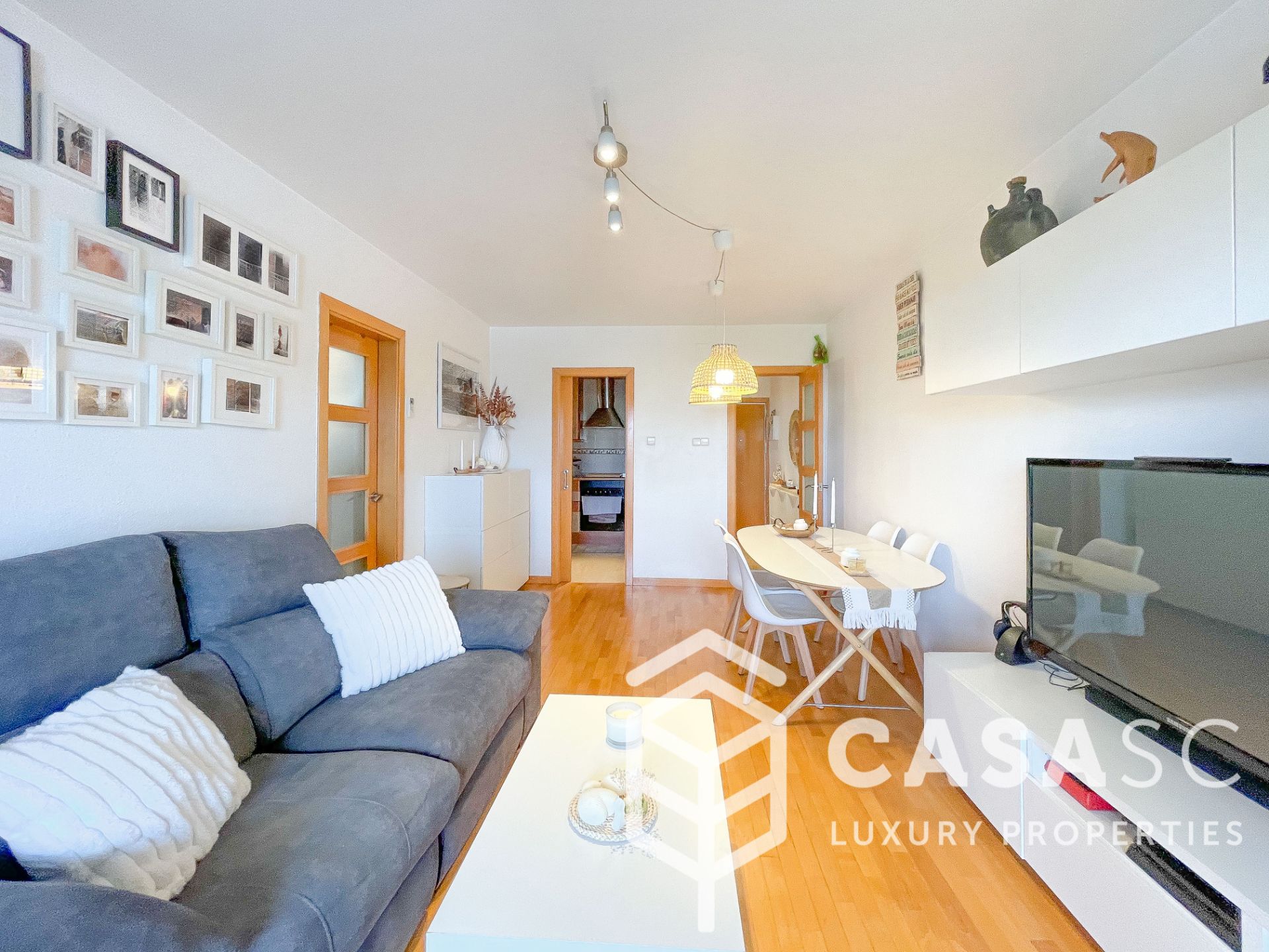 Living room of Flat for sale in Terrassa  with Air Conditioner, Parquet flooring and Terrace