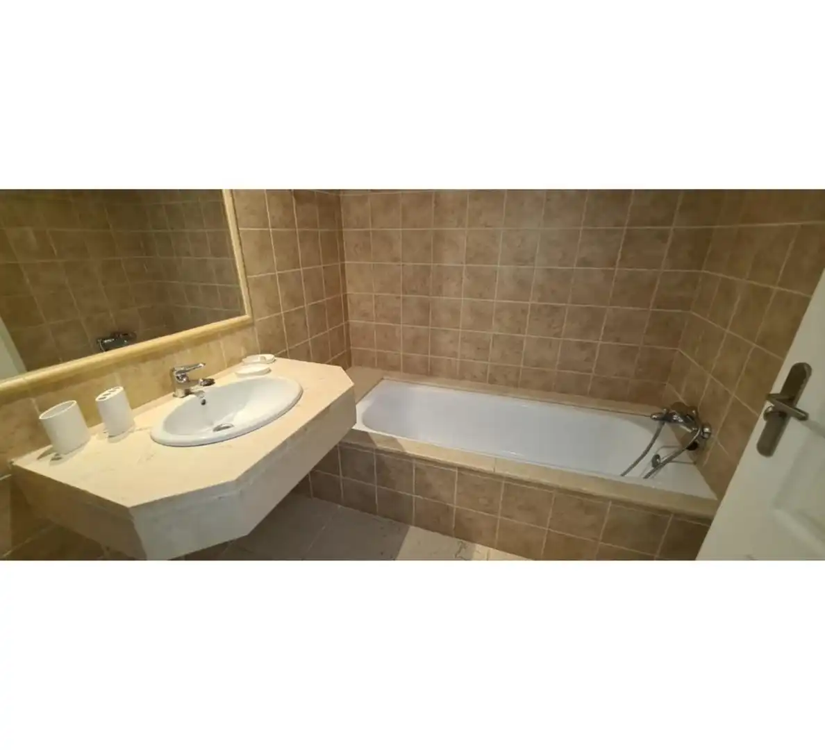 Badezimmer von Wohnungen zur Miete in Benahavís mit Klimaanlage, Terrasse und Abstellraum