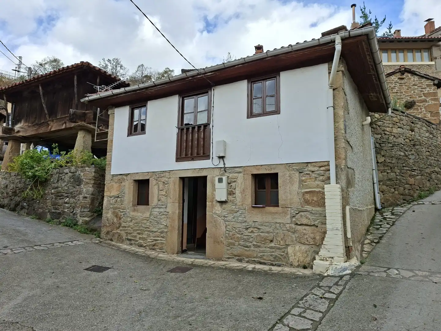 Vista exterior de Casa o chalet en venta en Caso con Calefacción