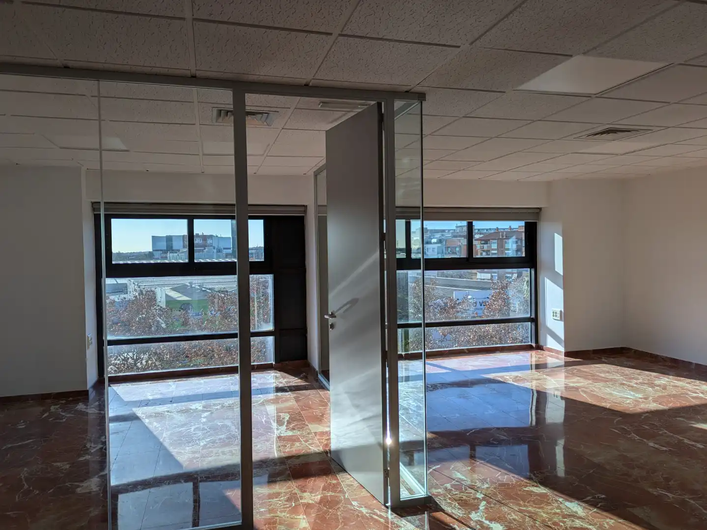 Büro zur Miete in Cornellà de Llobregat mit Klimaanlage, Heizung und Internet