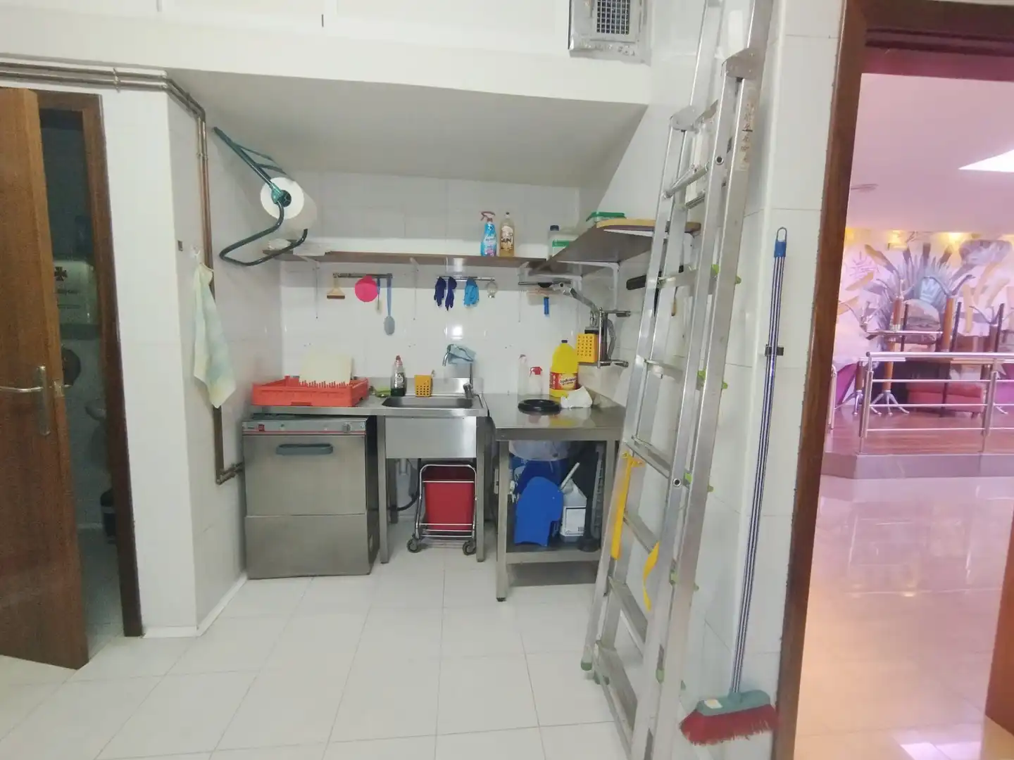 Cuina de Local de lloguer en Socuéllamos amb Aire condicionat i Moblat