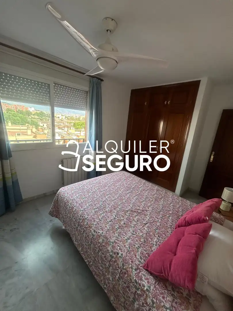 Bedroom of Flat for rent in Granada  with Air Conditioner and Furnished