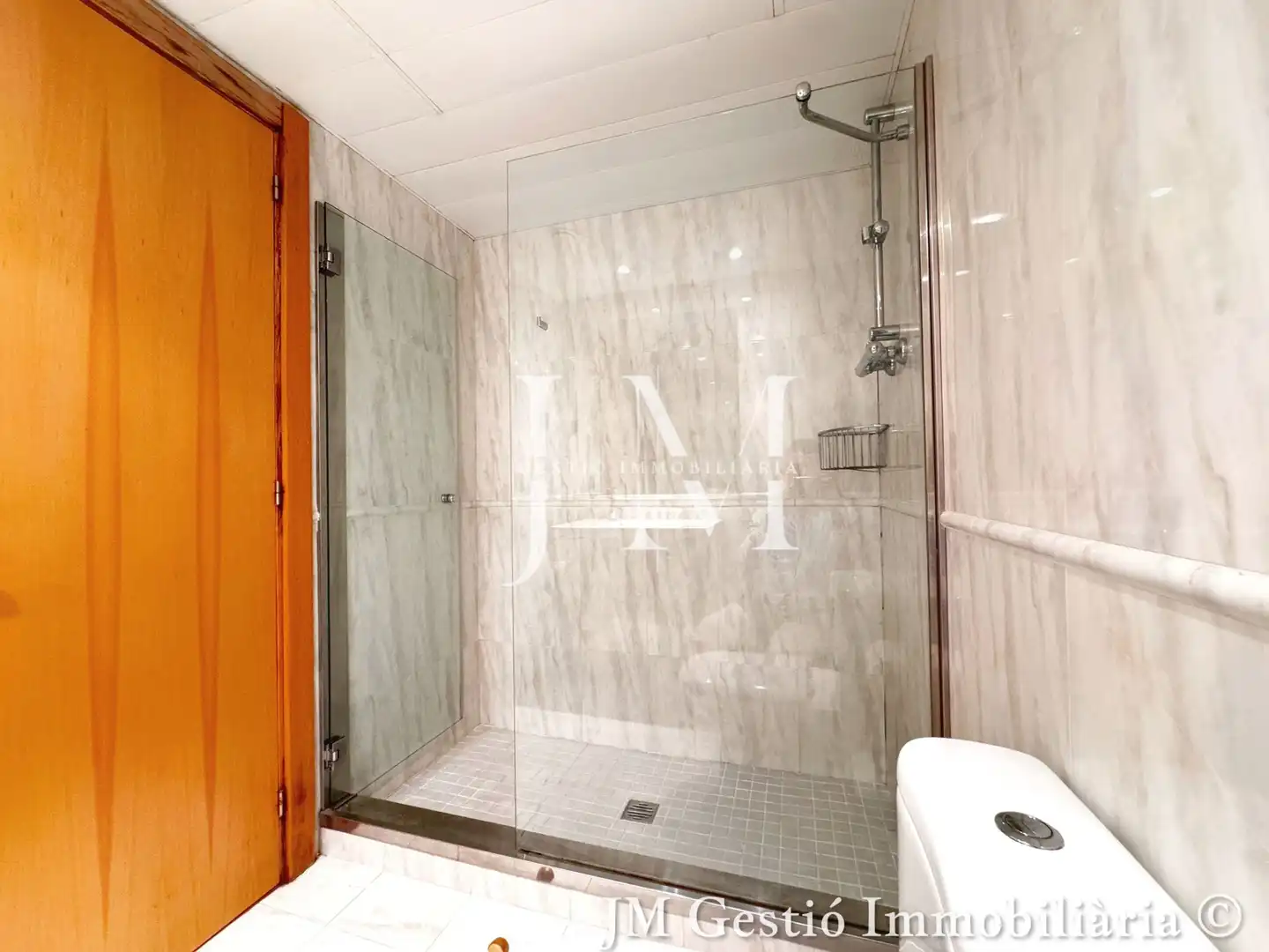 Badezimmer von Wohnung zum Verkauf in Terrassa mit Klimaanlage, Heizung und Parkett