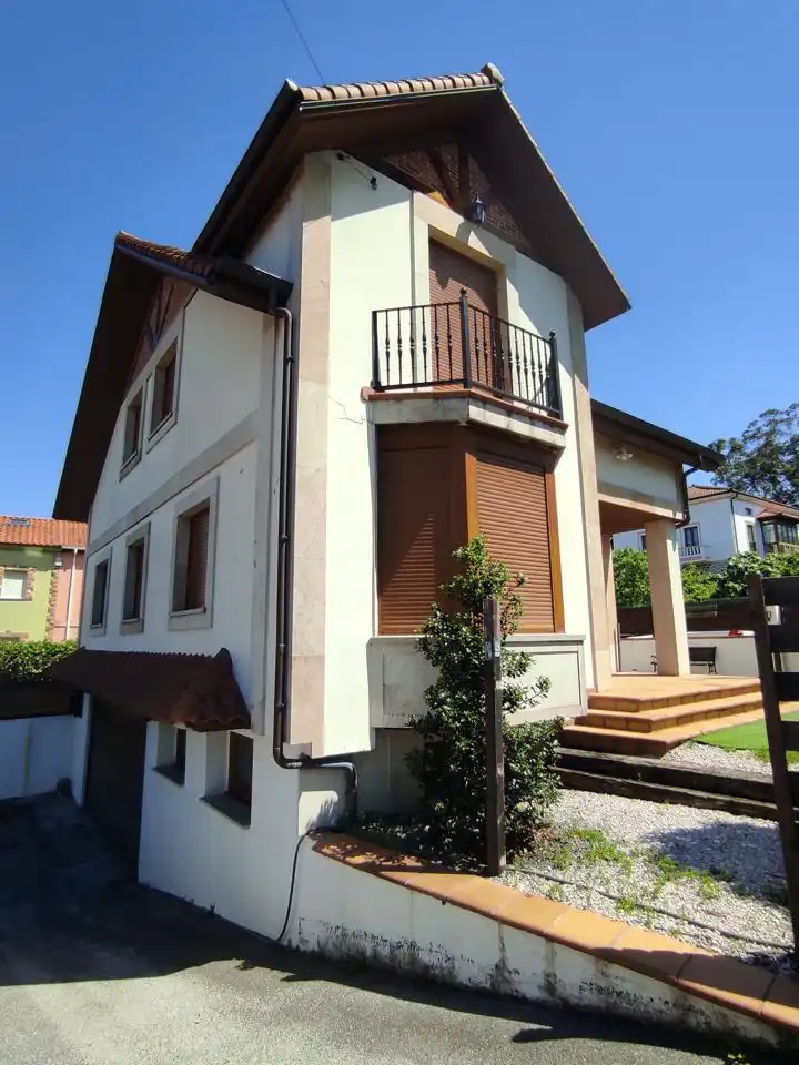 Vista exterior de Casa o chalet en venta en Marina de Cudeyo con Calefacción, Jardín privado y Parquet