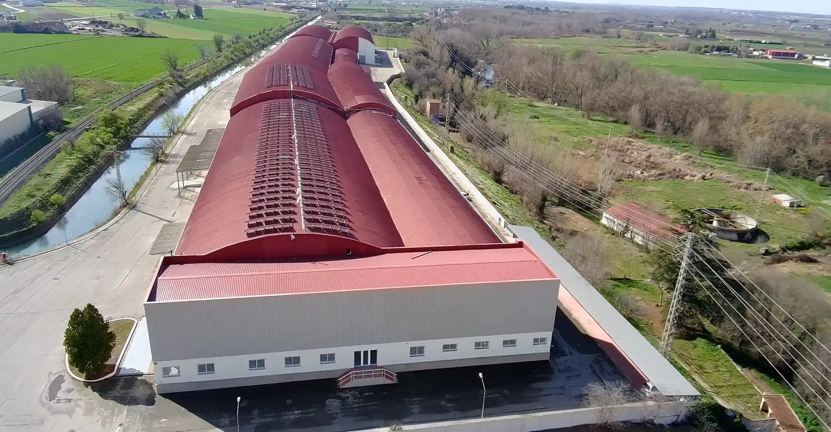Vista exterior de Nau industrial en venda en Madrid amb Calefacció