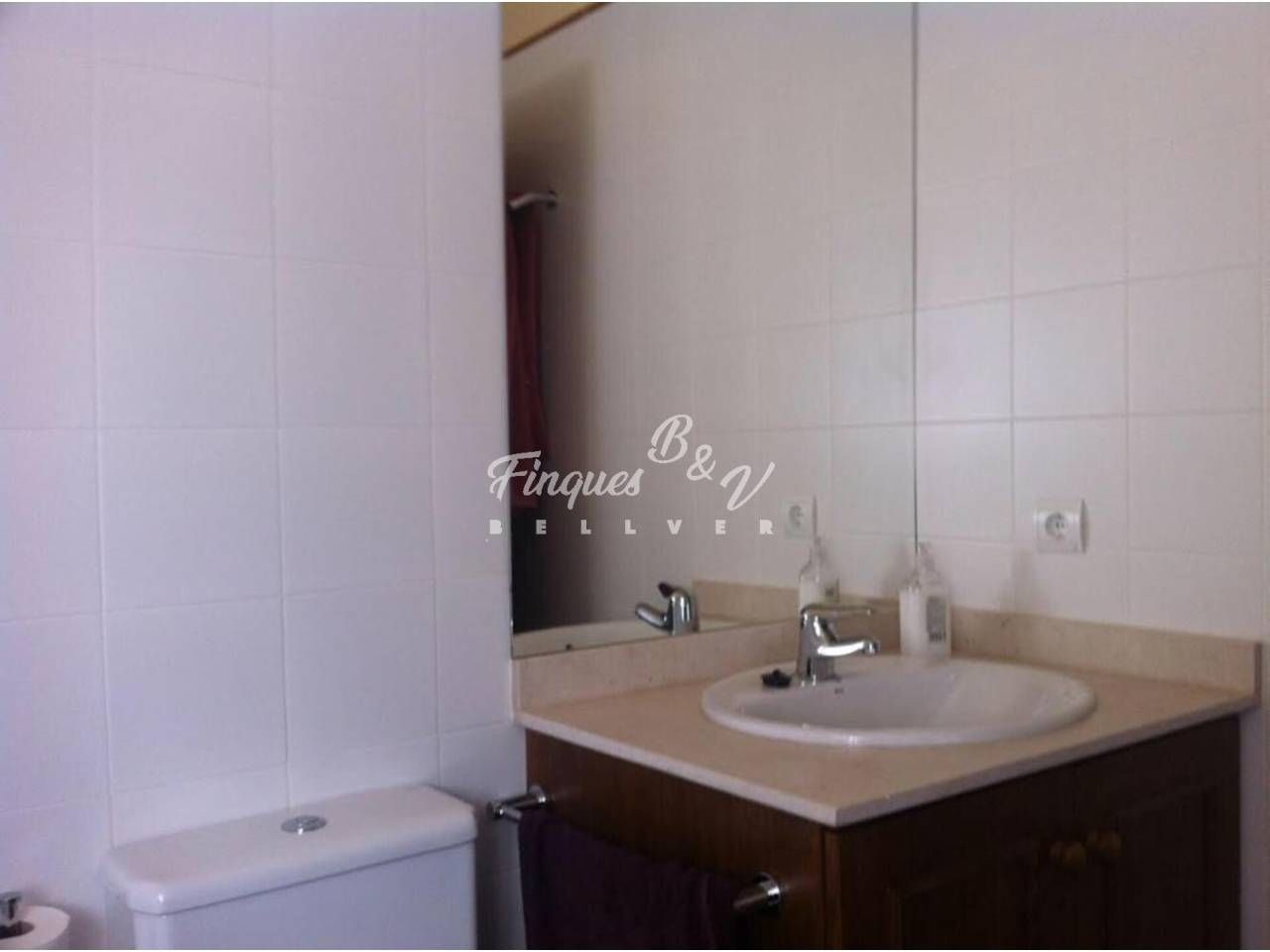 Bany de Apartament de lloguer en Ger amb Parquet i Moblat