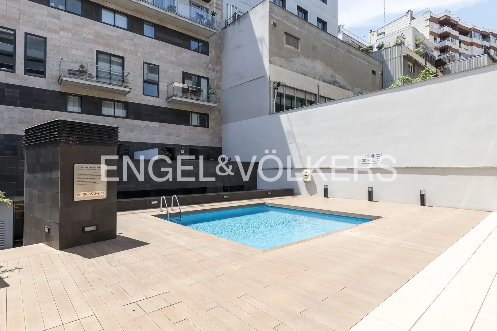 Swimming pool of Flat for sale in Barcelona  with Air Conditioner, Heating and Swimming Pool