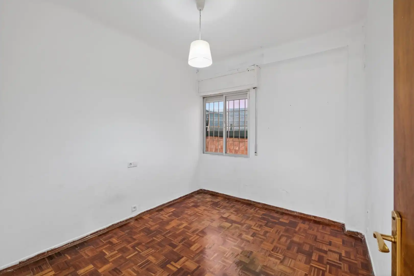 Habitación de Piso en venta en Málaga con Balcón y Alarma