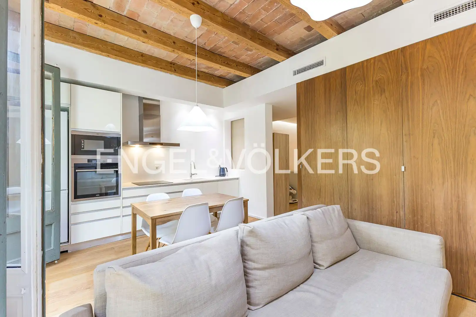 Living room of Flat for rent in Barcelona  with Air Conditioner, Heating and Parquet flooring
