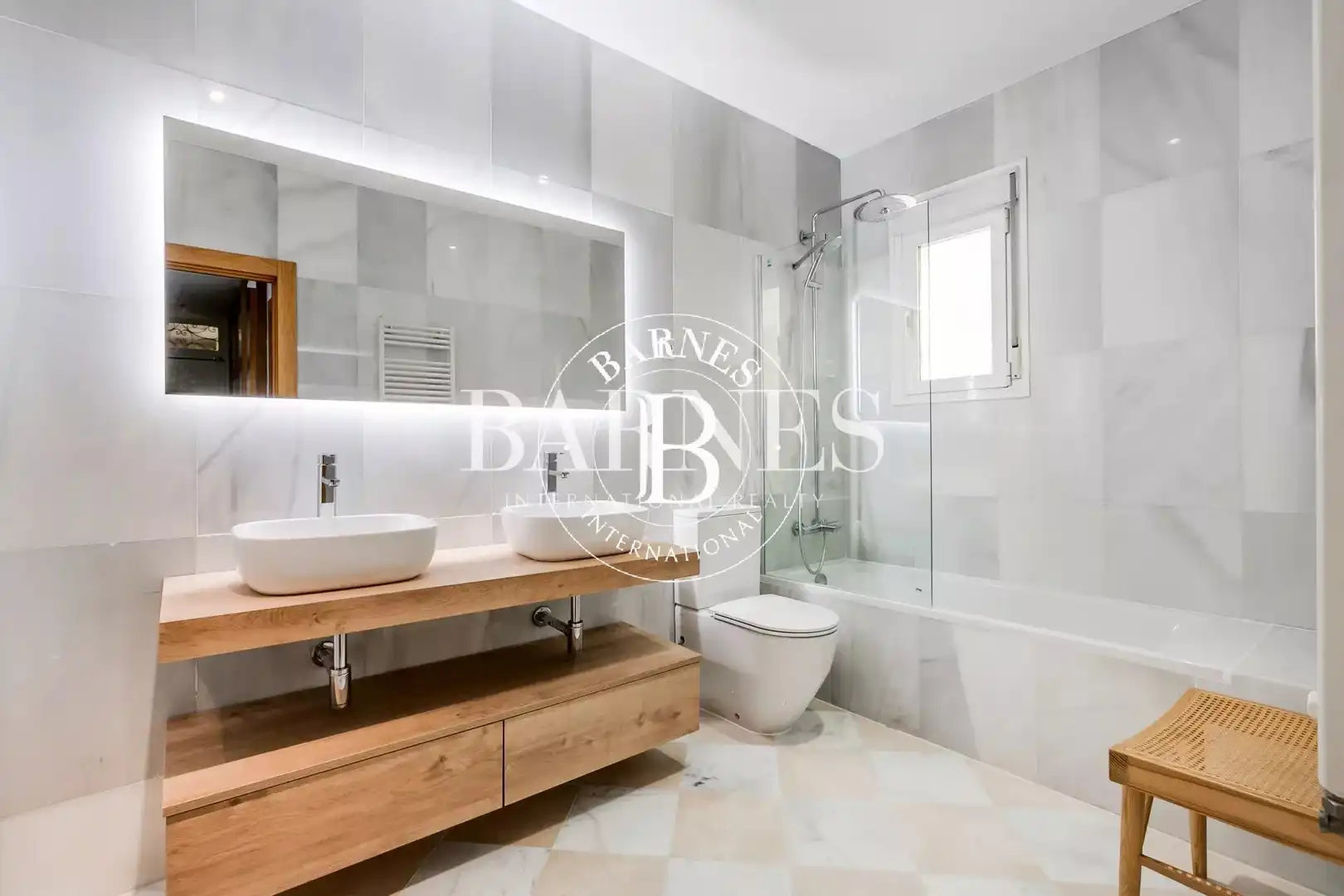 Bathroom of Flat for rent in Madrid  with Air Conditioner, Heating and Furnished