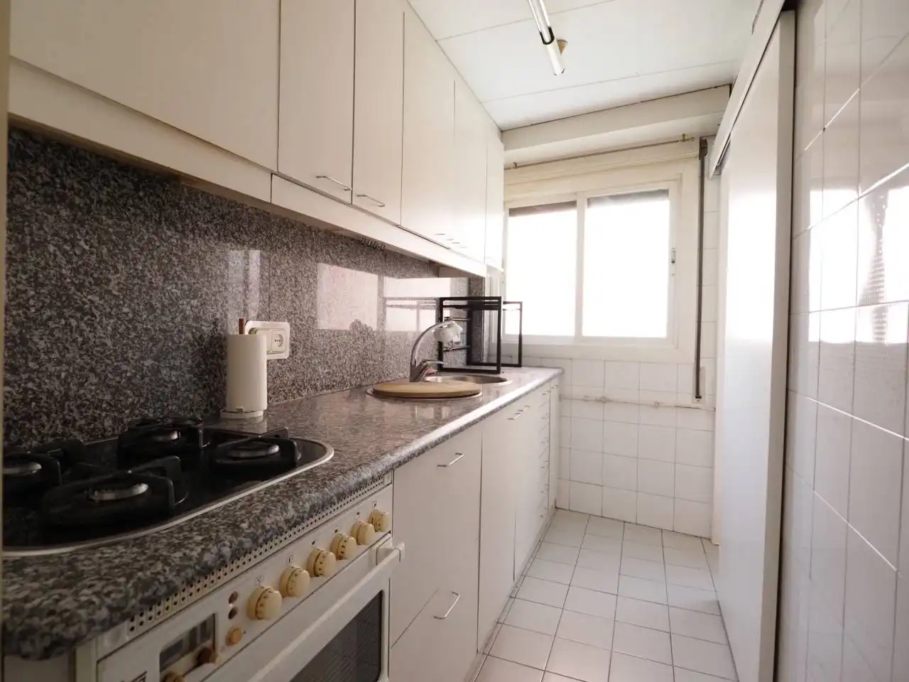 Flat with terrace for sale in Avenida Sant Esteve, imagen 4