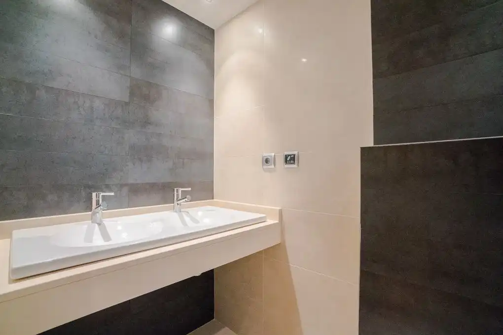 Bany de Apartament de lloguer en Alicante / Alacant amb Aire condicionat, Calefacció i Parquet