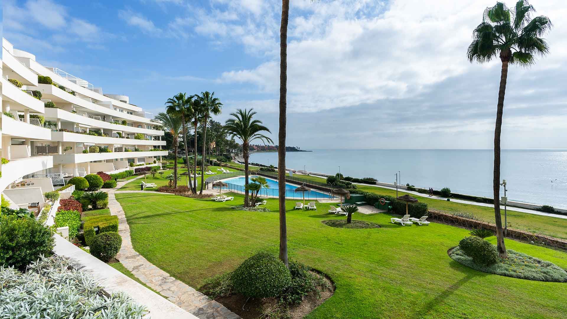 Jardí de Apartament en venda en Estepona amb Aire condicionat, Terrassa i Traster
