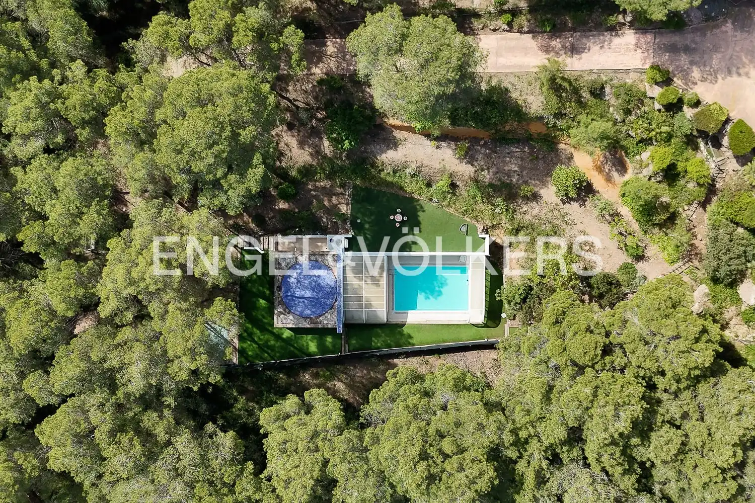 Swimming pool of Houses for sale in Gilet  with Air Conditioner, Heating and Private garden