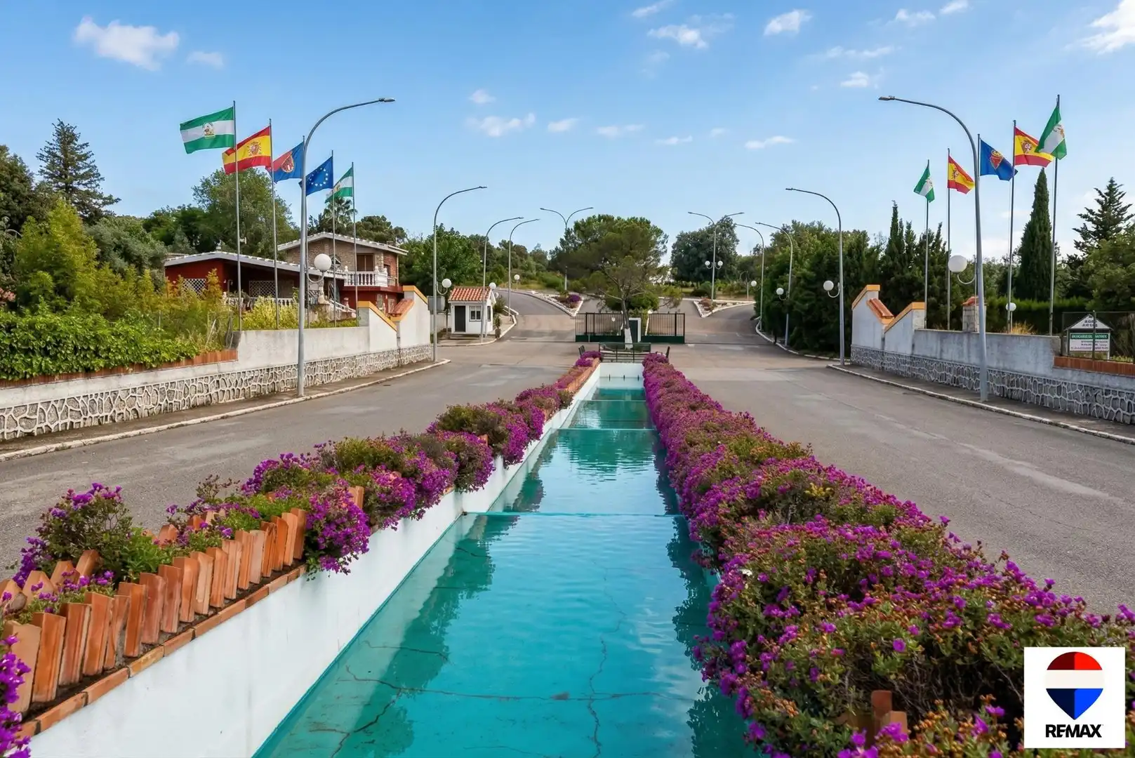 Vista exterior de Apartament en venda en El Castillo de las Guardas amb Aire condicionat, Jardí privat i Moblat