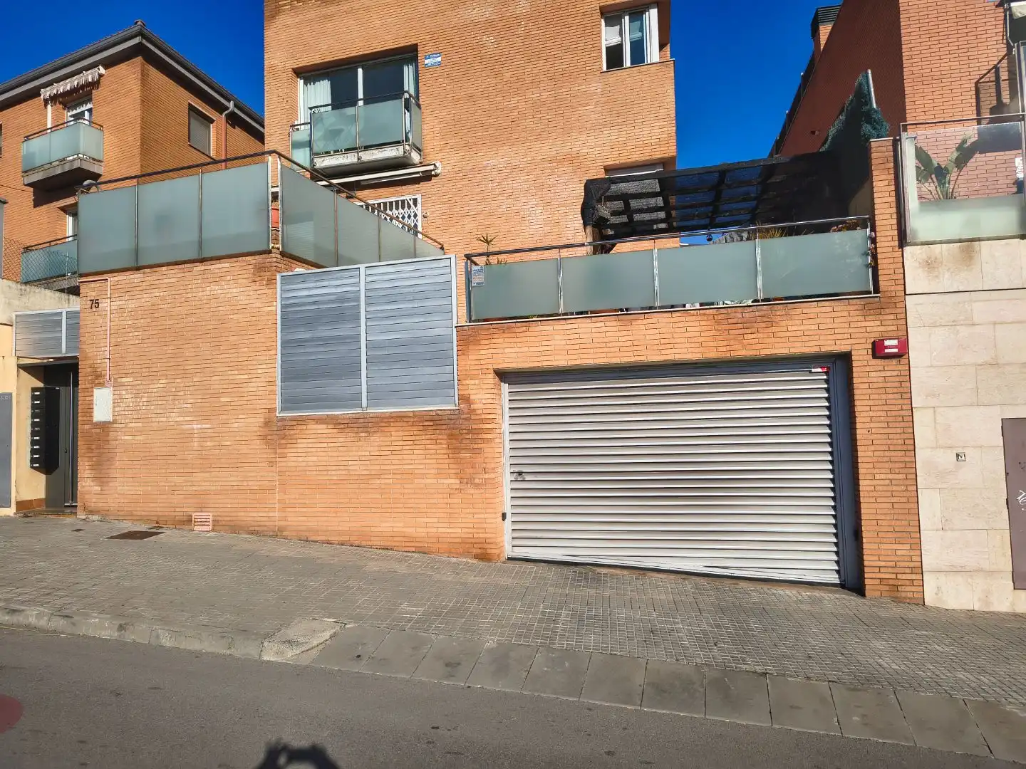 Außenansicht von Garage zum Verkauf in Santa Coloma de Cervelló mit Alarm