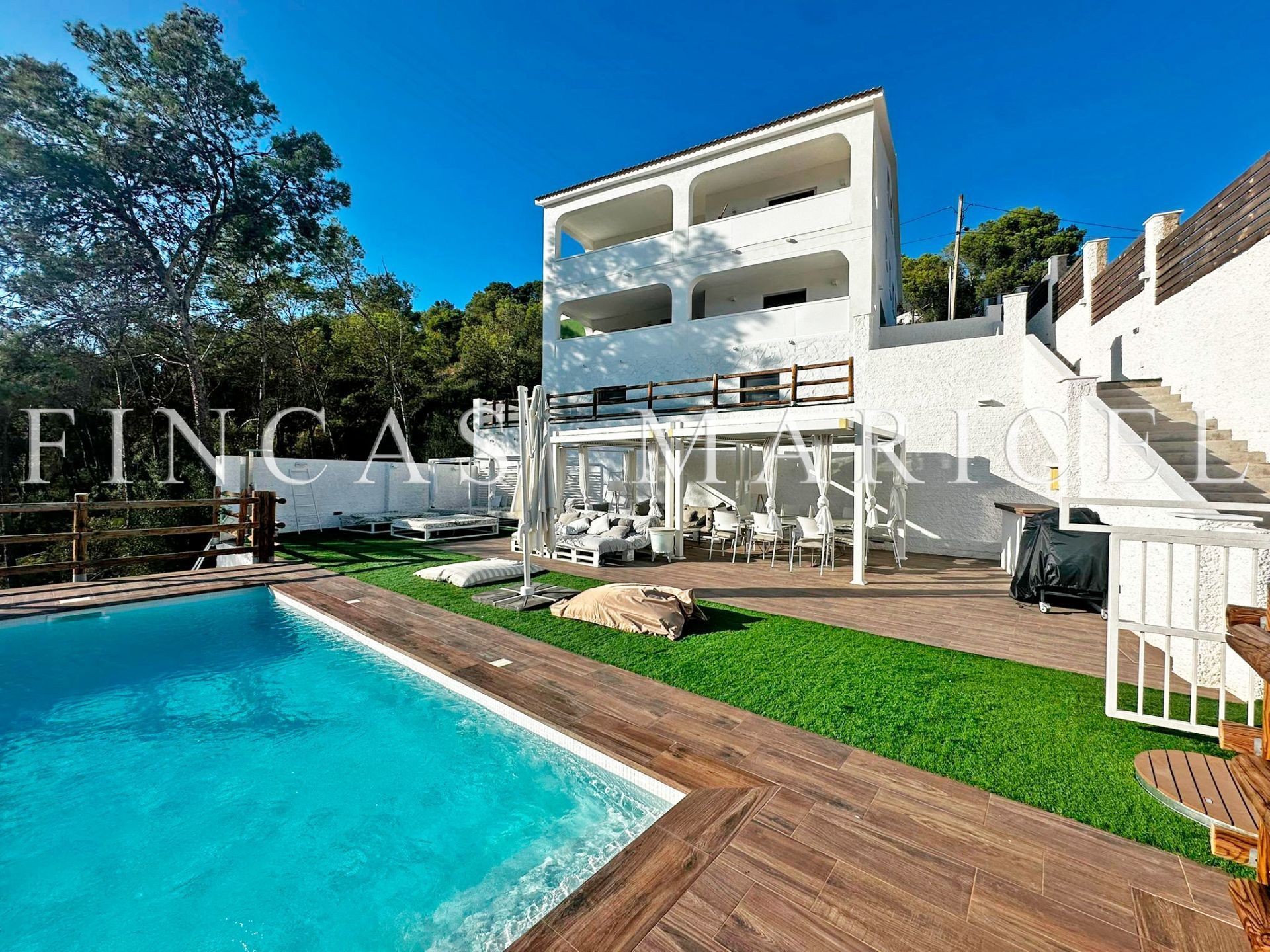Vista exterior de Casa o xalet en venda en Olivella amb Aire condicionat, Jardí privat i Terrassa