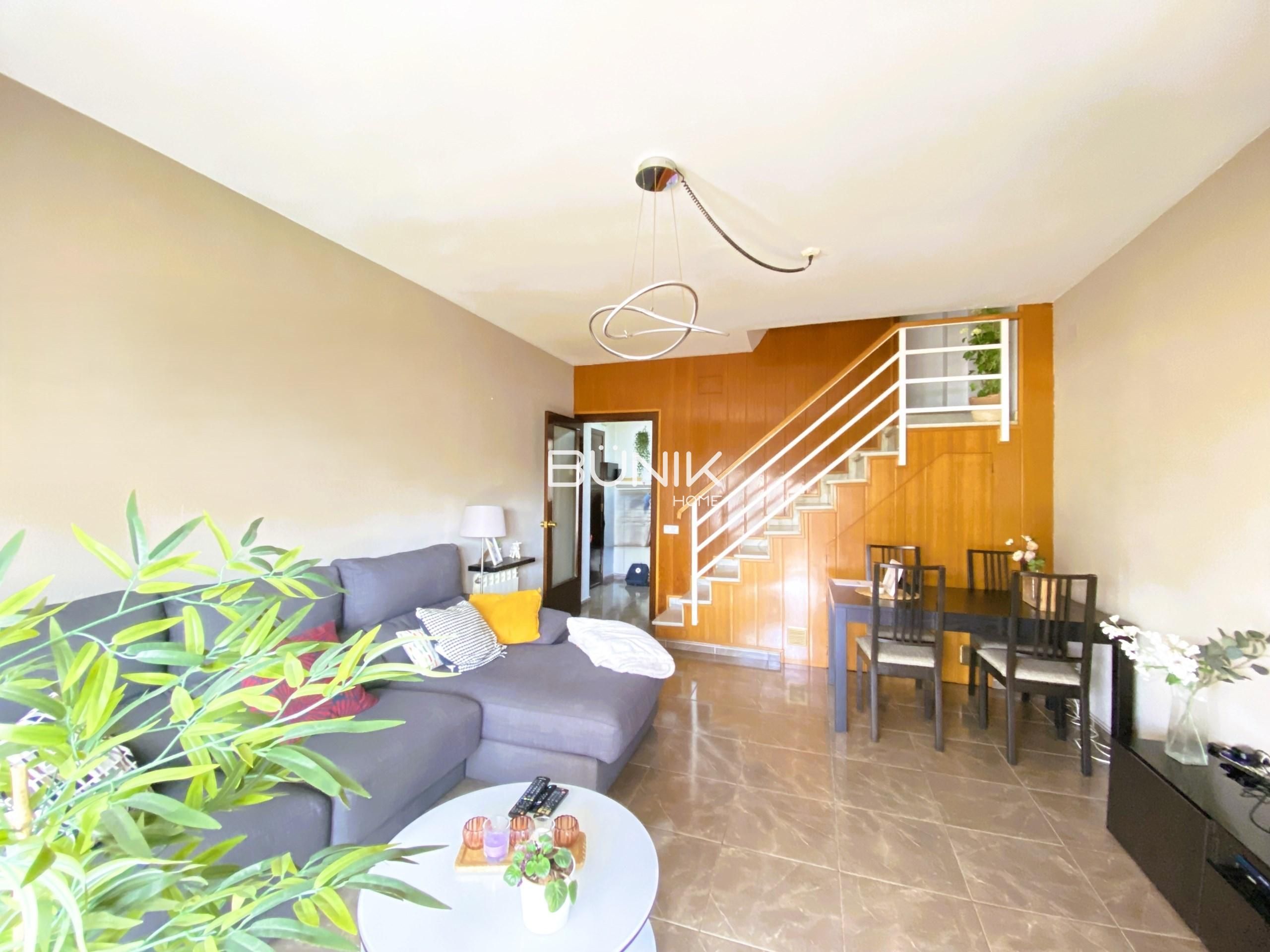 Living room of Duplex for sale in L'Hospitalet de Llobregat  with Air Conditioner, Heating and Terrace