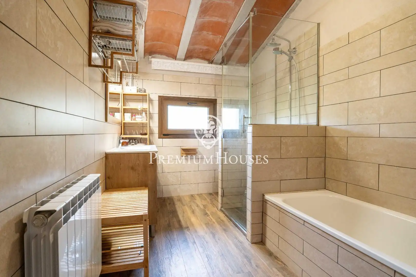 Baño de Finca rústica en venta en Montblanc con Calefacción, Jardín privado y Terraza