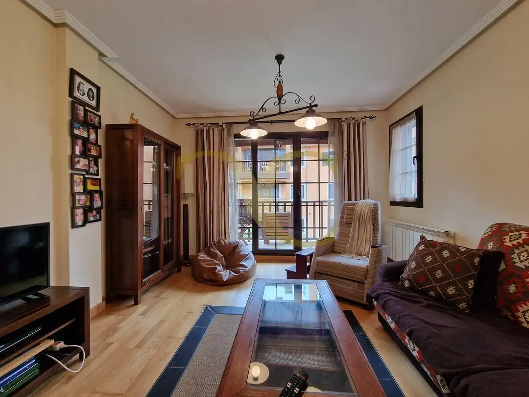 Sala de estar de Piso en venta en Llanes con Calefacción, Terraza y Amueblado