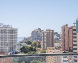 Dormitori de Apartament en venda en Benidorm amb Jardí privat