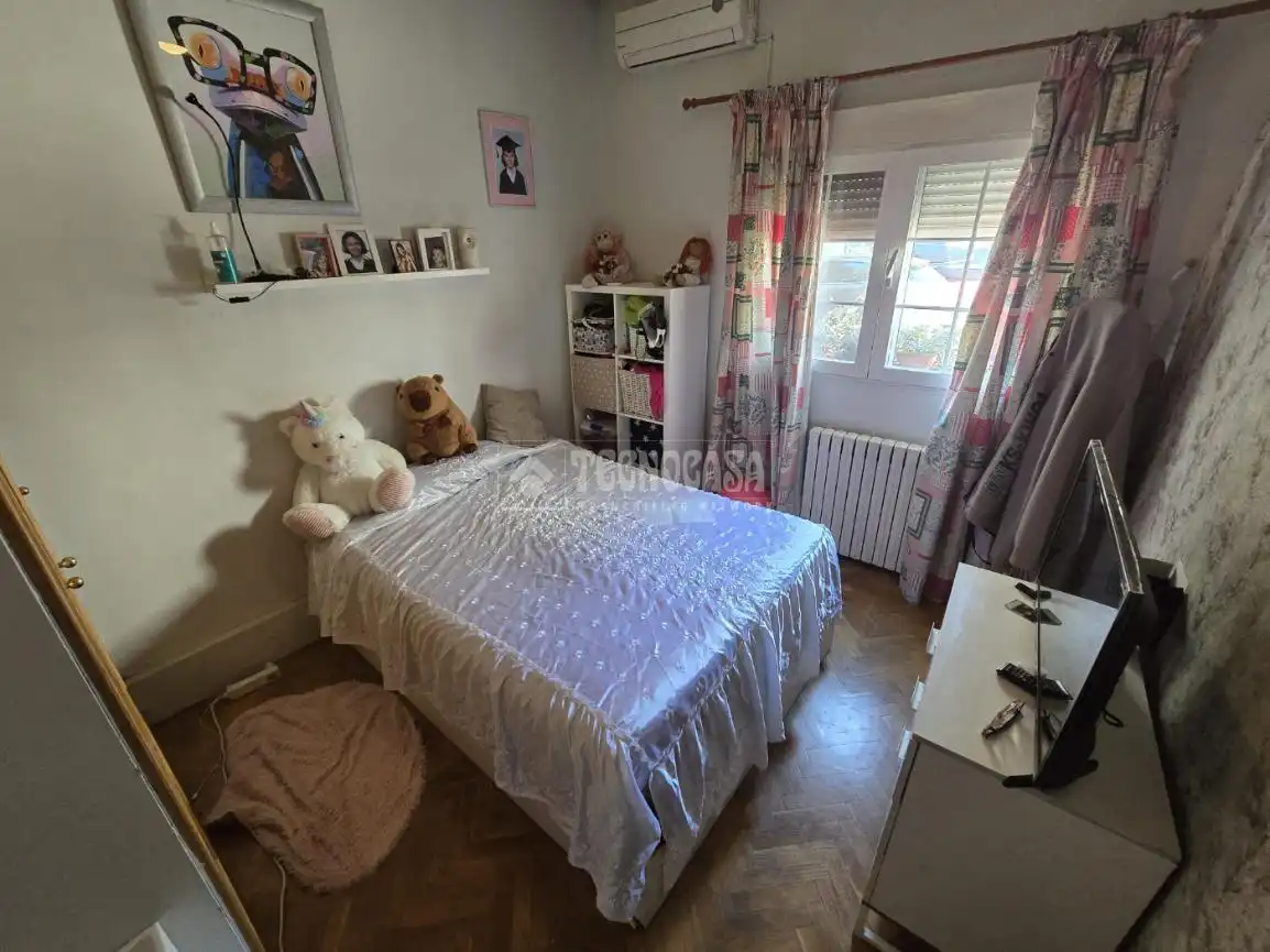 Bedroom of Flat for sale in Madrid  with Air Conditioner, Heating and Parquet flooring