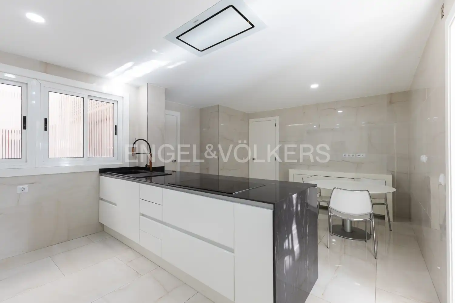 Kitchen of Flat for sale in Castellón de la Plana / Castelló de la Plana  with Heating, Storage room and Furnished