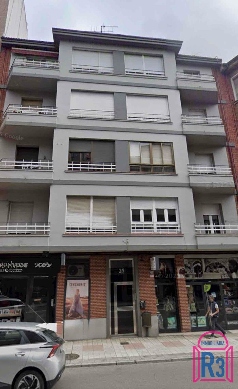 Vista exterior de Pis de lloguer en León Capital  amb Calefacció, Terrassa i Moblat