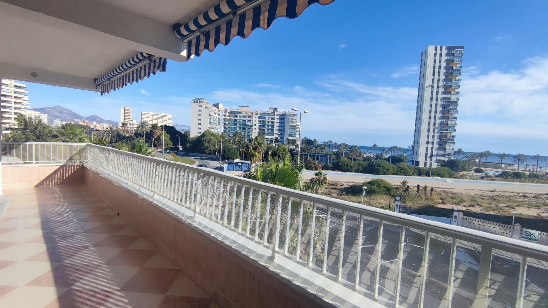 Vista exterior de Apartament en venda en Alicante / Alacant amb Terrassa