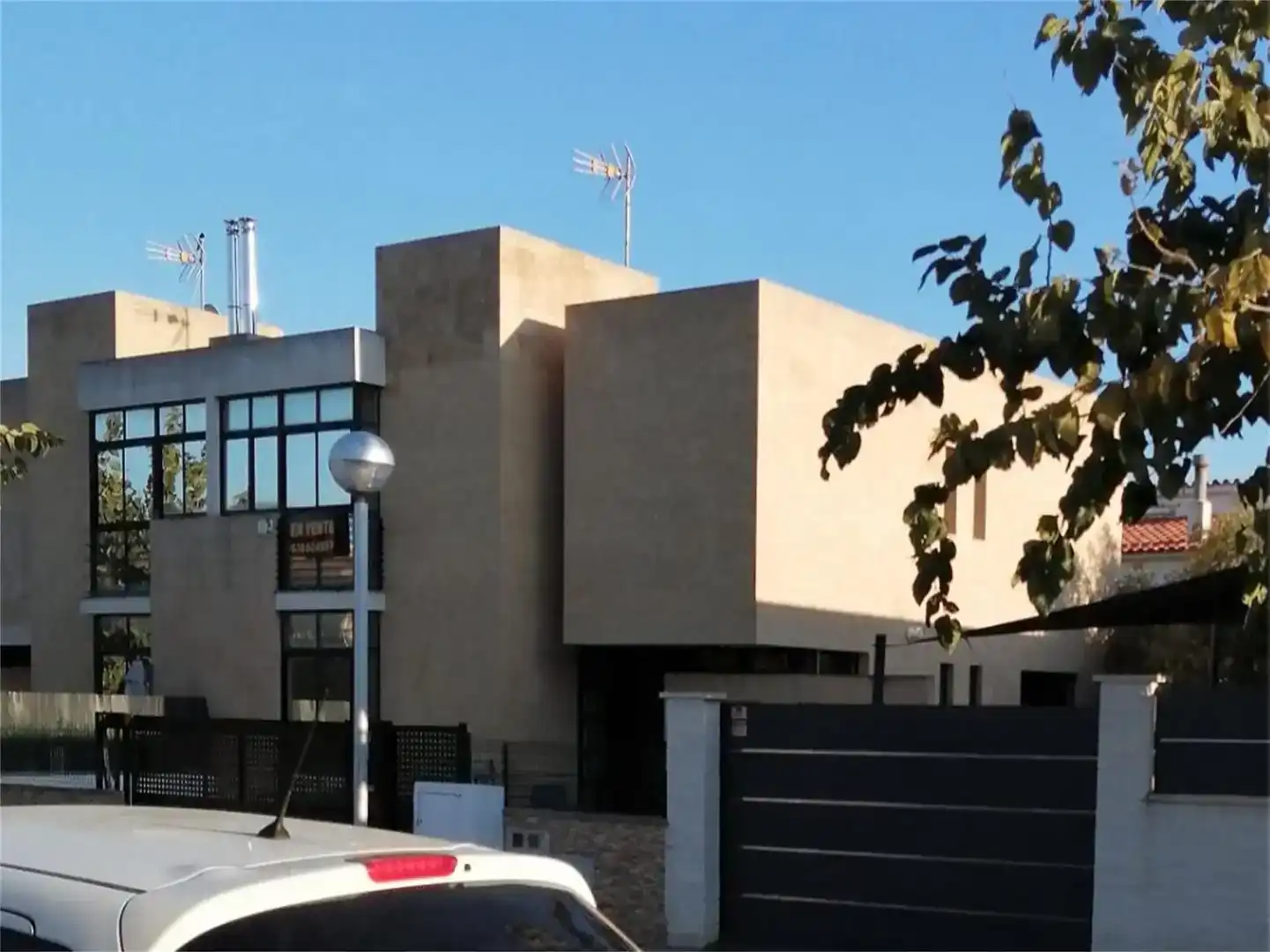 Vista exterior de Casa adosada en venda en Salou amb Aire condicionat i Balcó