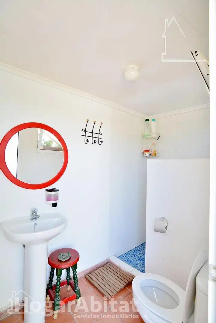 Bany de Casa o xalet en venda en Oliva amb Aire condicionat, Jardí privat i Terrassa