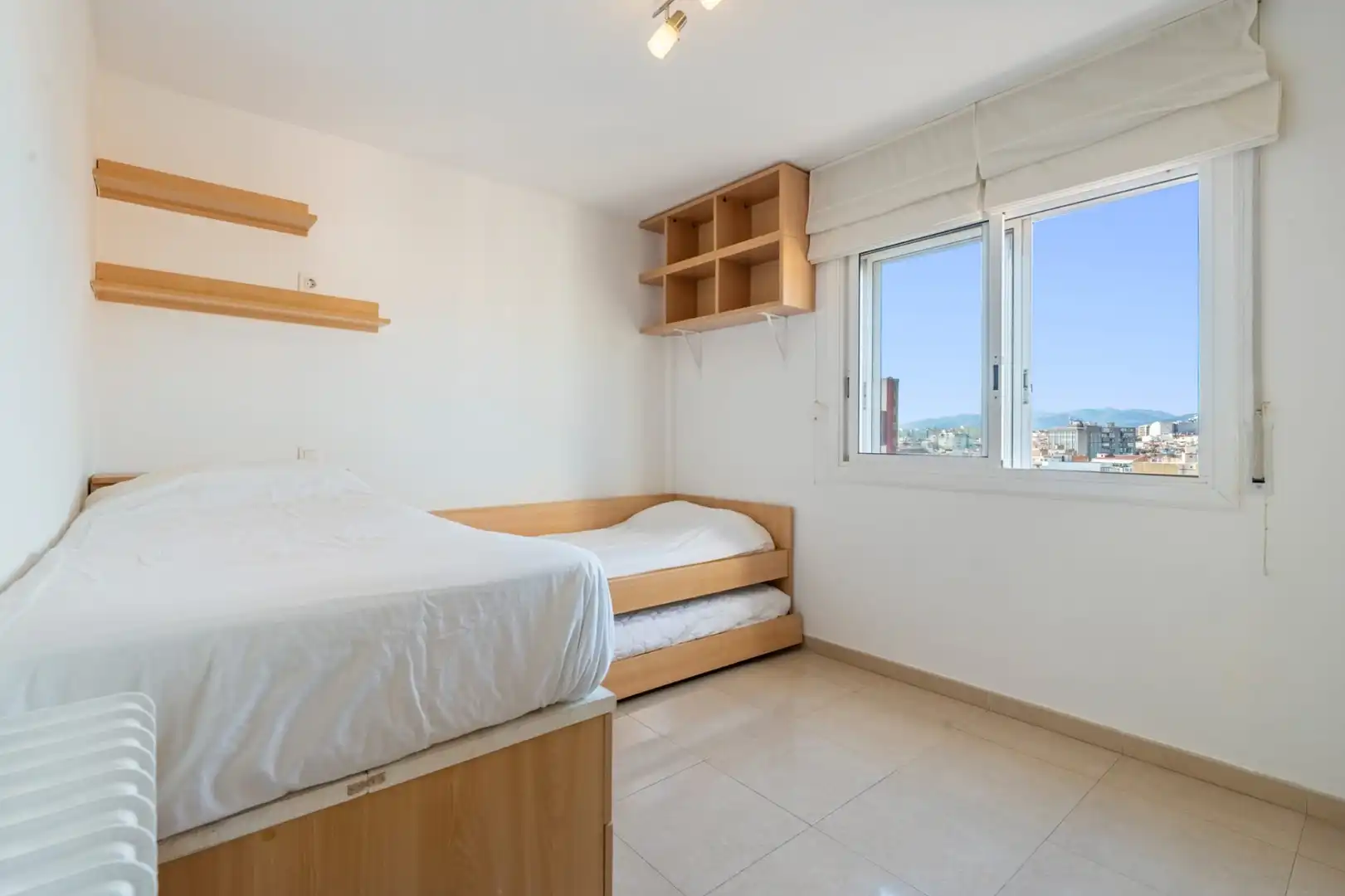 Schlafzimmer von Dachboden zum Verkauf in Reus mit Klimaanlage, Heizung und Terrasse