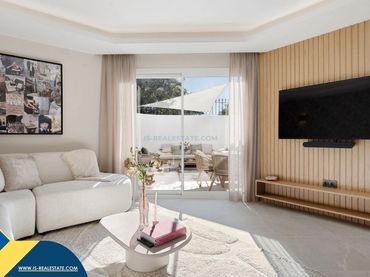 Maison mitoyenne avec balcon à vendre à Nueva Andalucía